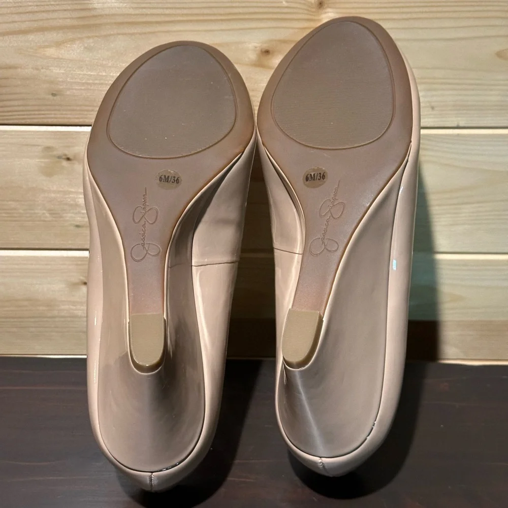 Brand NWOT Jessica Simpson beige patent leather wedge size 36 / 6 - Picture 5 of 6